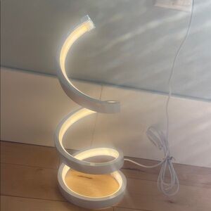 🍀Sale 4/$20 Abstract table light - NEW
